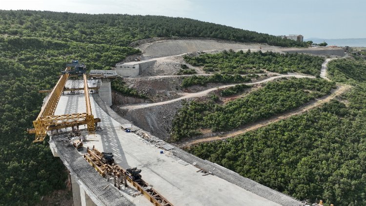 Kocaeli'de Dilovası Hastane Yolu’nda 40 kirişin montajı tamam