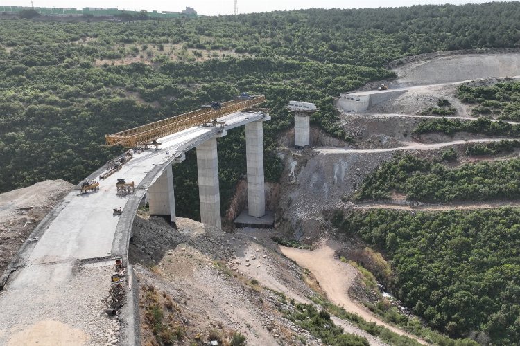 Kocaeli’de Dilovası Hastane Yolu’nda 40 kirişin montajı tamam