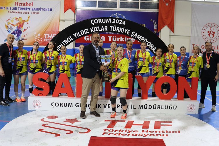 Yıldız Kızlar'da Kastamonu Esan Akü Merkez Spor Kulübü şampiyon oldu