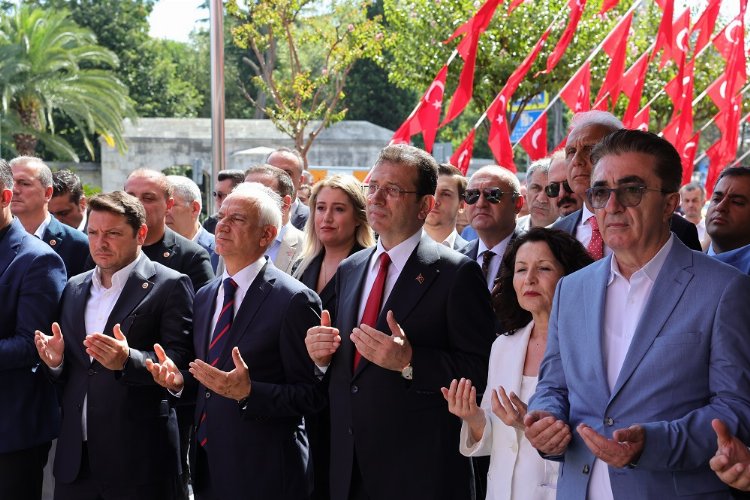 15 Temmuz şehitlerine İstanbul Büyükşehir'de özel anma