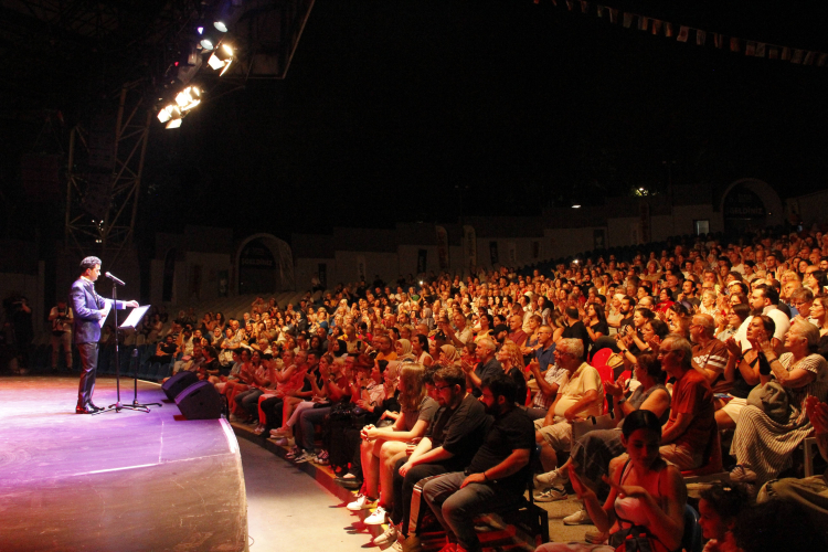 Bursa Festivali’nde Zeki Mürenli gece