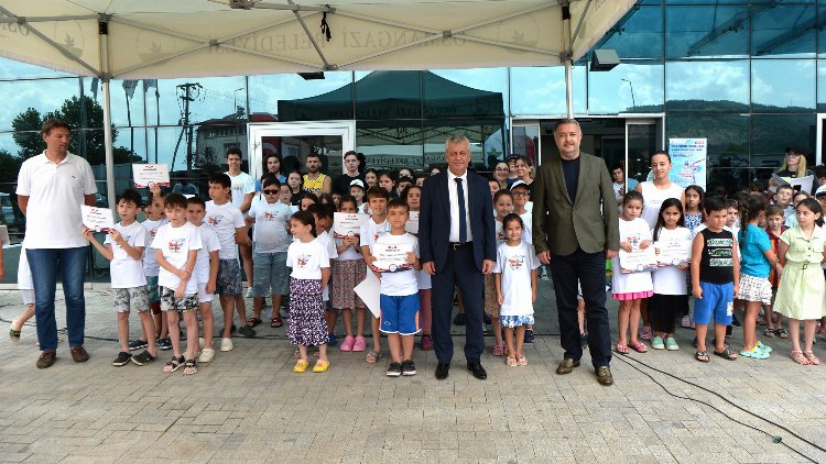 Bursa Osmangazi'de küçük kulaçların sertifika heyecanı