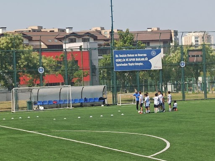 Emek Spor Tesisleri'nde geleceğin yıldızları yetişiyor