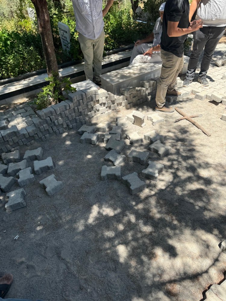 Gözünüzü toprak doyursun! Toprak hırsıyla mezarlığı tahrip ettiler