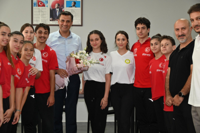 Manisa'da Başkan Zeyrek milli sporcularla buluştu