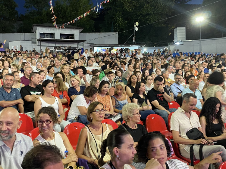 Şevval Sam ve Pera Flarmoni Orkestrası kulakların pasını sildi