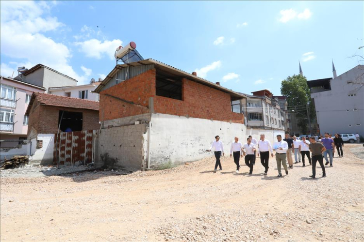 İnegöl'de atıl alanlar yıkılarak yeni ulaşım ağı oluşturuluyor