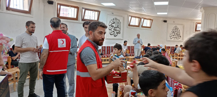 Kızılay Artuklu Şubesi'nden Kuran kursu öğrencilerine ziyaret