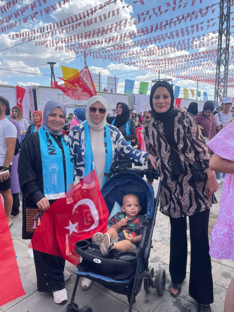 Mardinli  AK Kadınlar Malazgirt'te gövde gösterisinde bulundu 