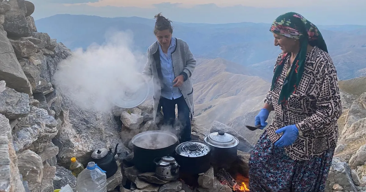 Sason’lu Ermeniler Mereto zirvesinde mum yakıp dua etti