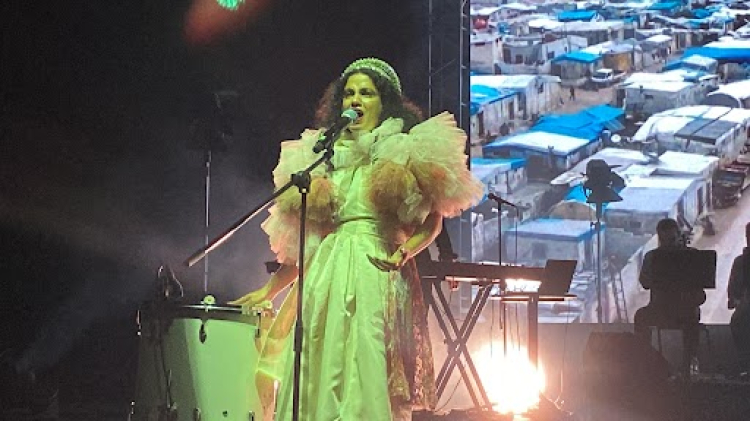 Tunuslu sanatçı Emel Mathlouthi'den Bursa'da muhteşem konser