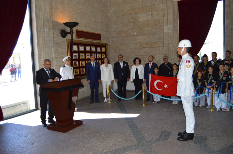 Alpagut Turan Federasyonu Anıtkabir'e çıkartma yaptı