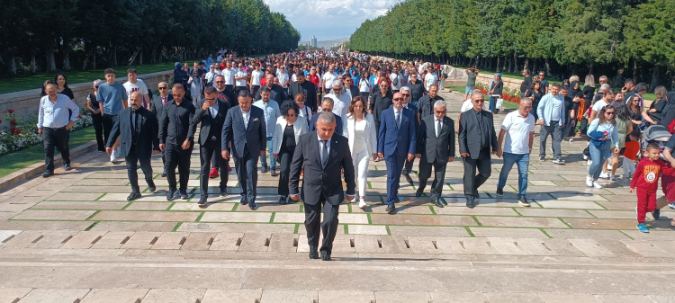 Alpagut Turan Federasyonu Anıtkabir'e çıkartma yaptı