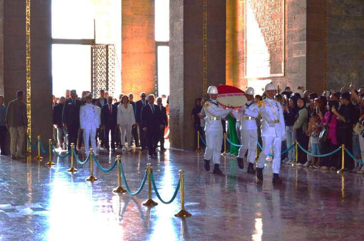 Alpagut Turan Federasyonu Anıtkabir'e çıkartma yaptı