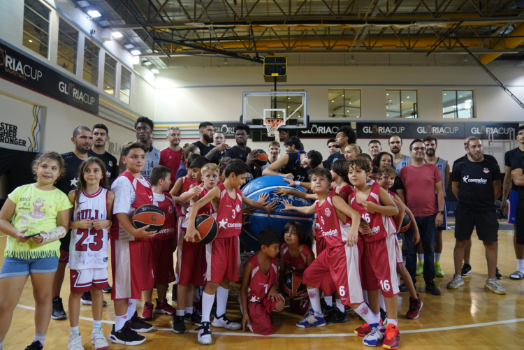 Anadolu Efes sponsorluk anlaşmasını yeniledi