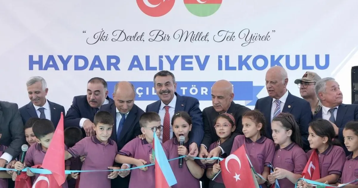 Azerbaycan desteğiyle yapılan ilkokul Kahramanmaraş'ta açıldı