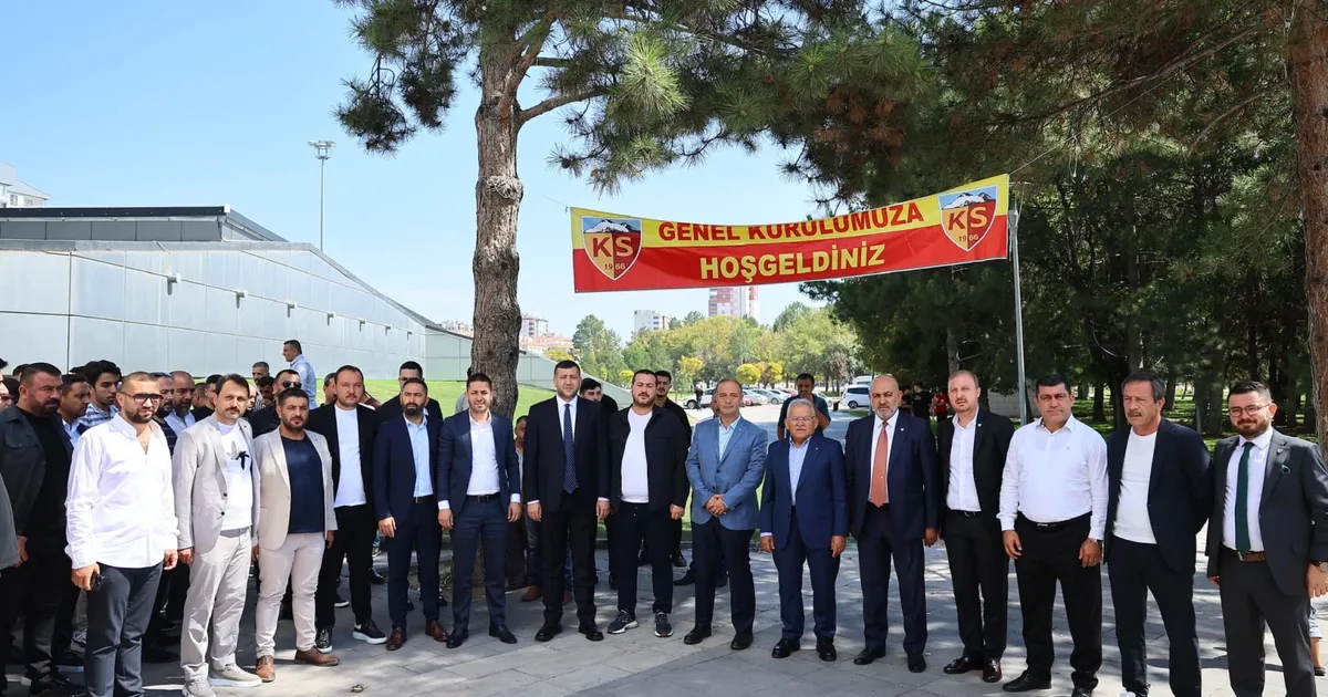 Başkan Büyükkılıç Kayserispor’un Olağanüstü Genel Kurulu’na katıldı