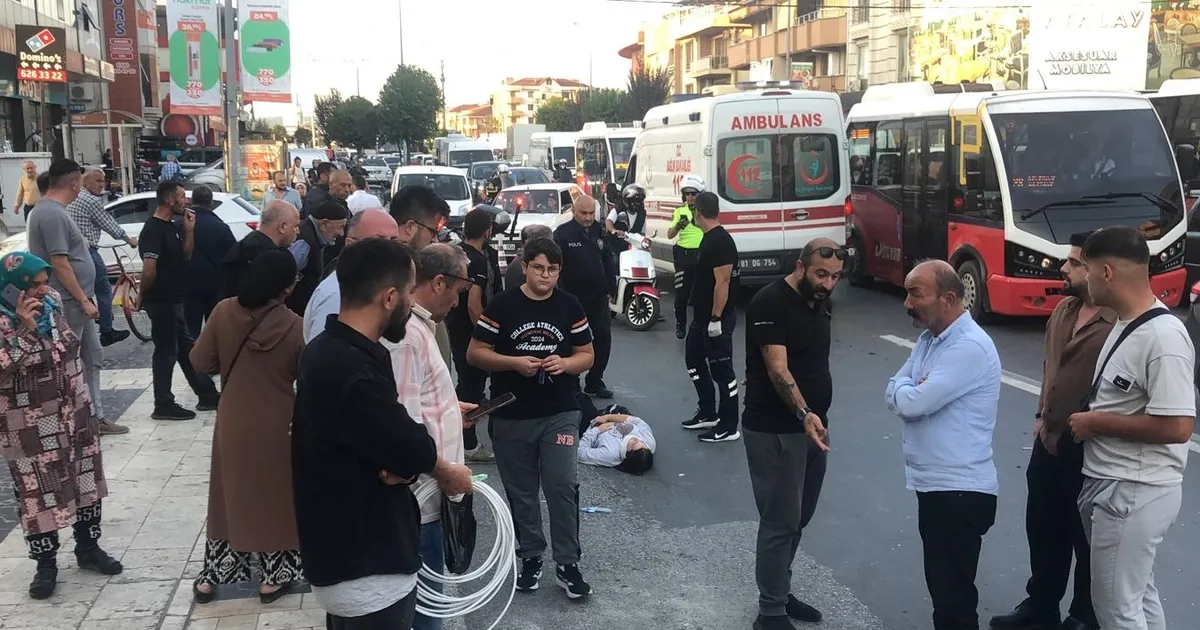 Düzce'de motosikletli yayalara çarptı: 3 yaralı