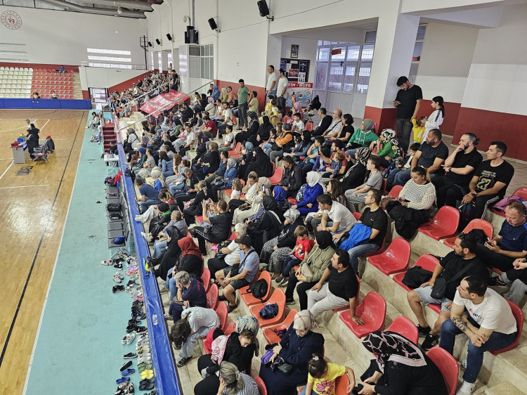 Gölcük Belediyesinde 330 taekwondo sporcusu kuşak atladı