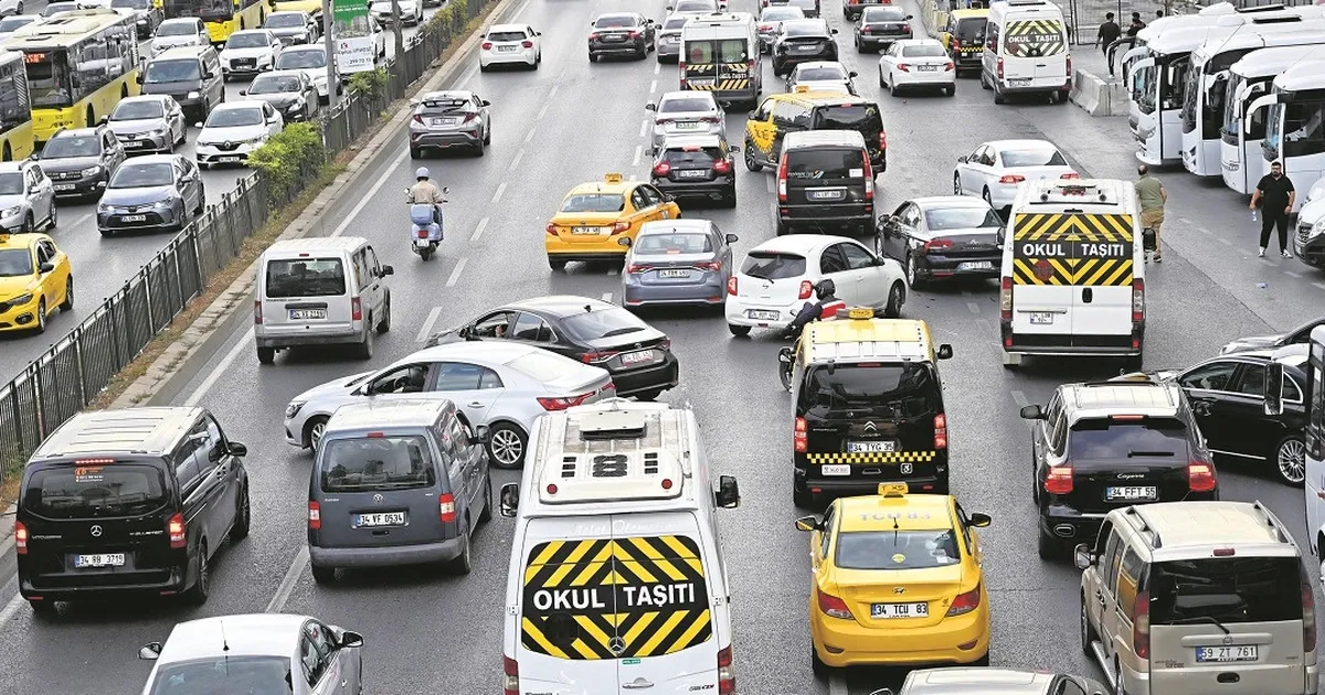 İstanbul'da eğitimin ilk gün trafiğine Valilik ayarı