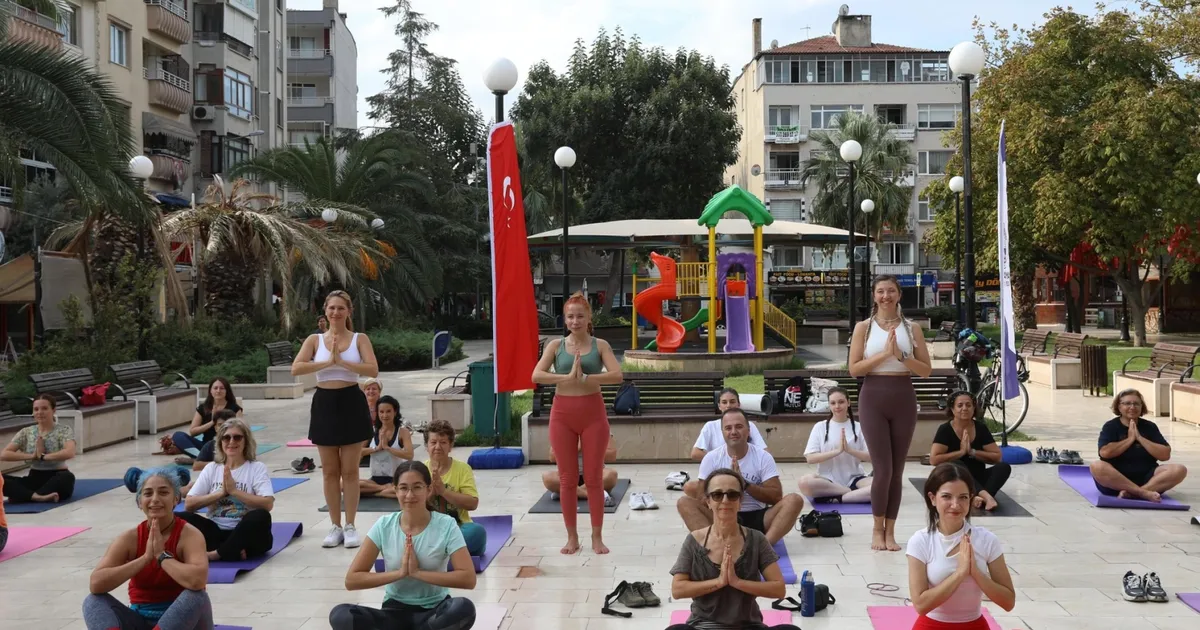 Mudanya Güzelyalı'da yoga ile güne başlandı