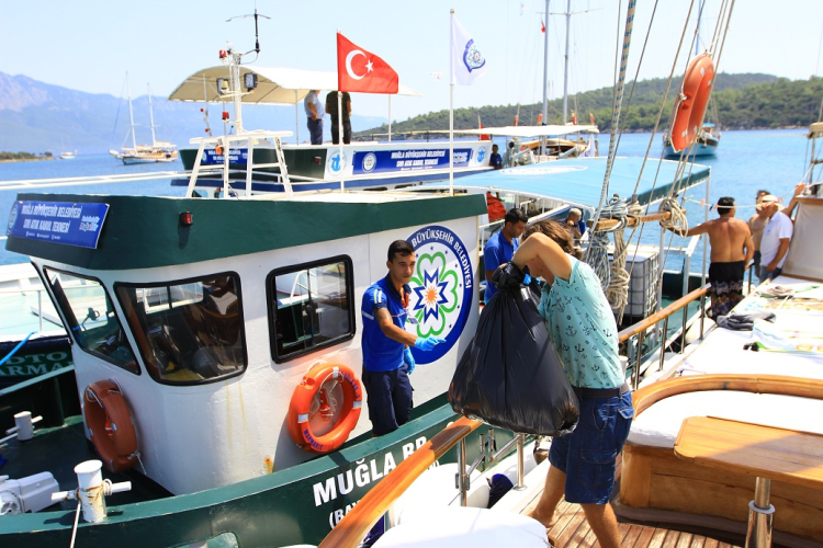 Muğla'da teknelerden 5 milyon litre atık su