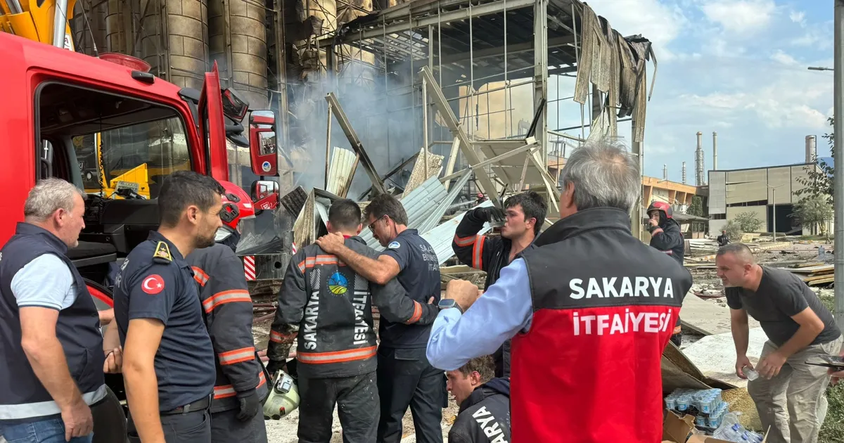 Sakarya makarna fabrikasında patlama! Yangın kontrol altında