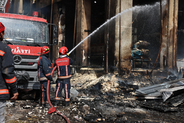 Sakarya makarna fabrikasında patlama! Yangın kontrol altında