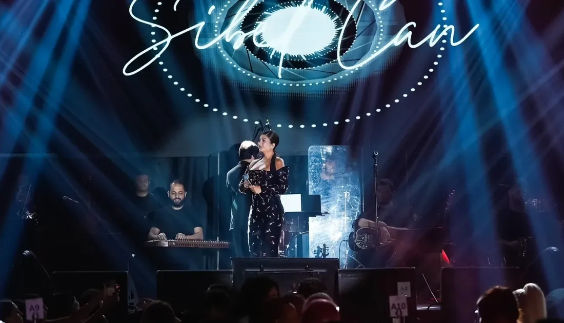 Ünlü şarkıcı Sibel Can,