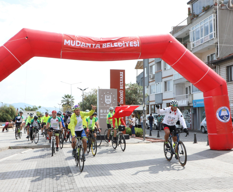 Tophane-Nilüfer-Mudanya Bisiklet Turu'yla yeşile pedalladılar