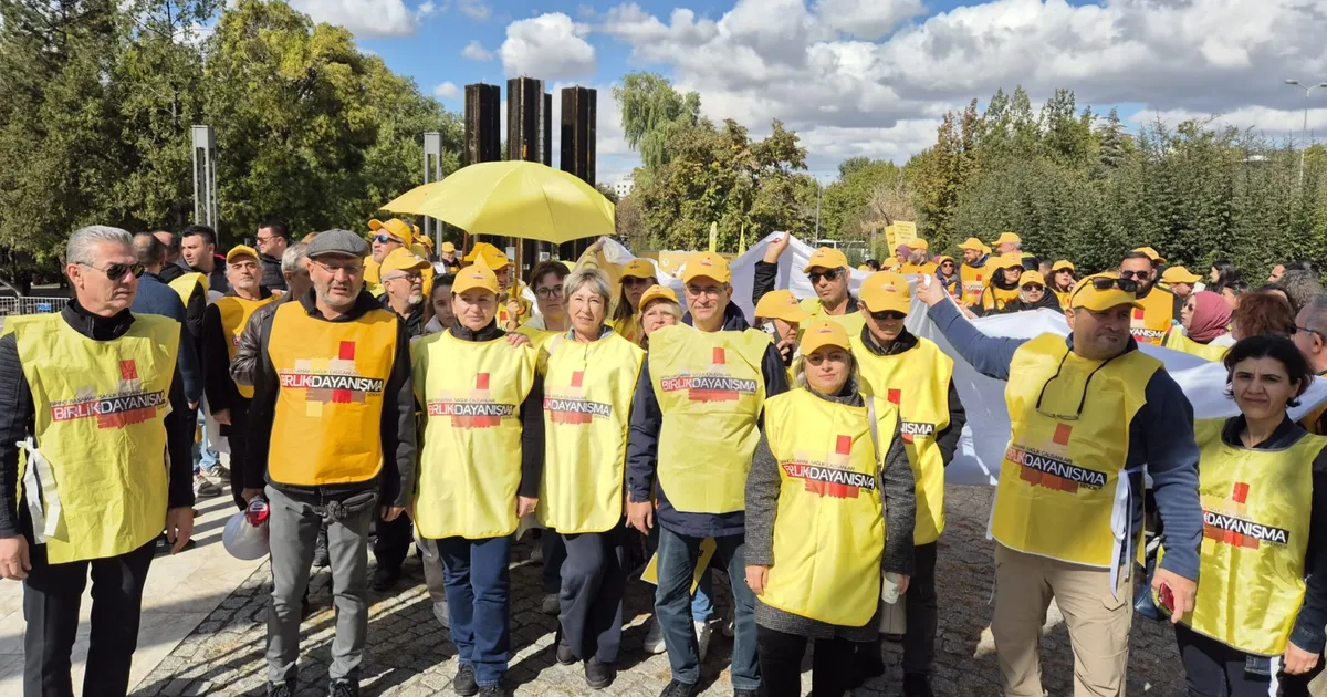 Aile Hekimliği çalışanları yönetmelik taslağının geri çekilmesi için Ankara’da miting düzenledi