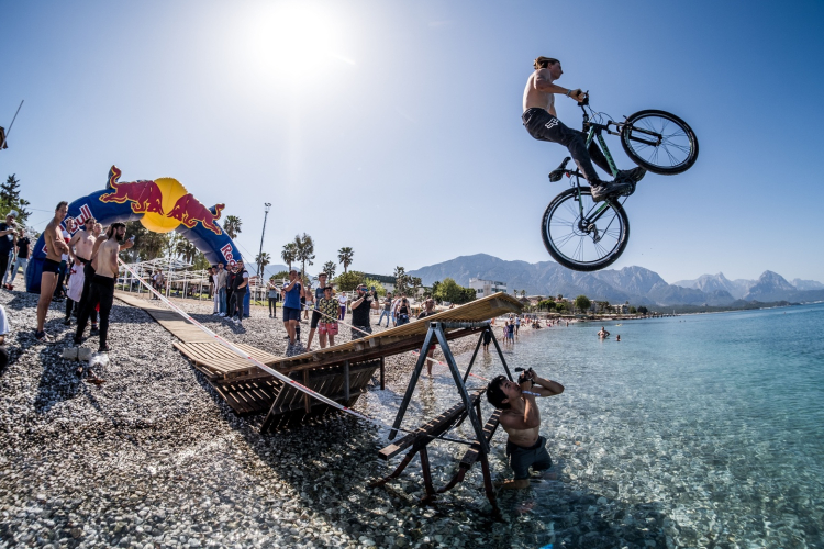 Antalya Kemer gökyüzünden denize dağ bisikleti hazırlığı!