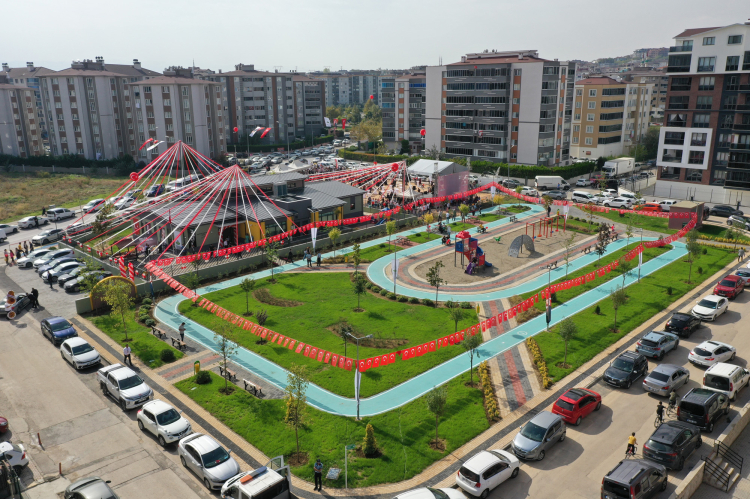 Bursa Osmangazi'den çocuklara hem kreş, hem park