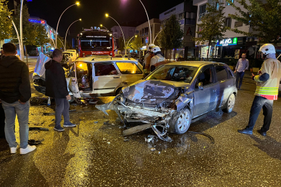 Düzce'de iki otomobil çarpıştı: 3 yaralı