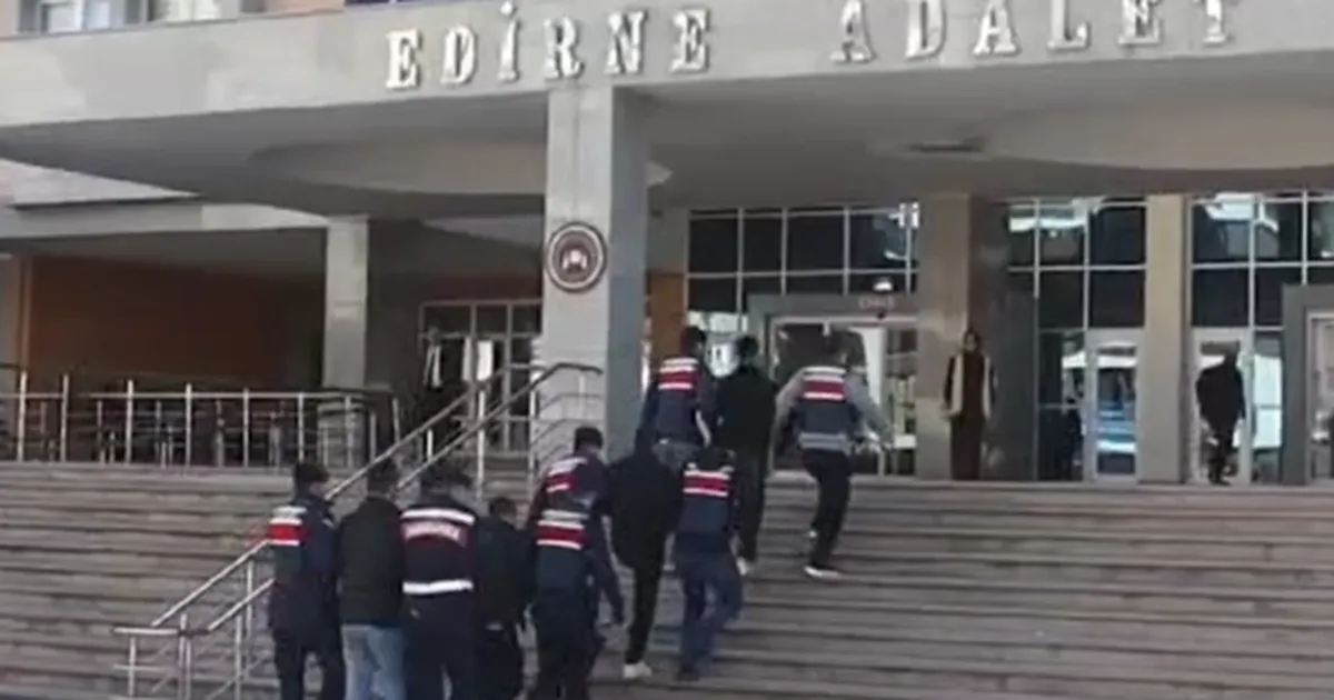 Edirne’de jandarma 5 göçmen organizatörü yakaladı