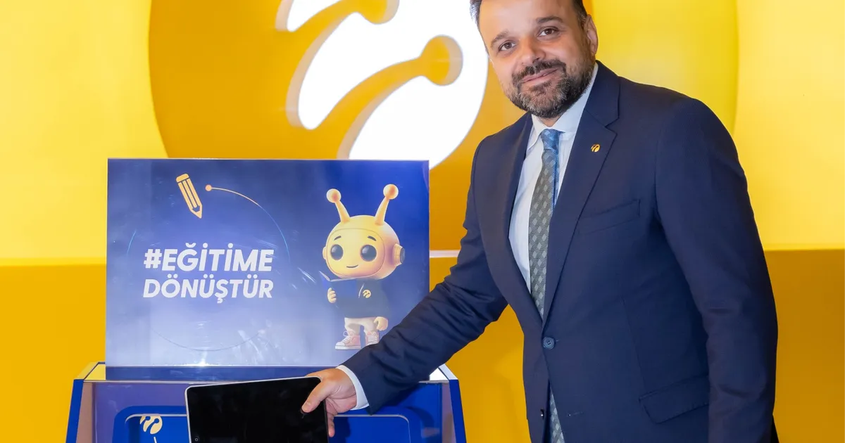 En az 50 kilogram tekno atık toplayan çalışanlarını ödüllendirdi