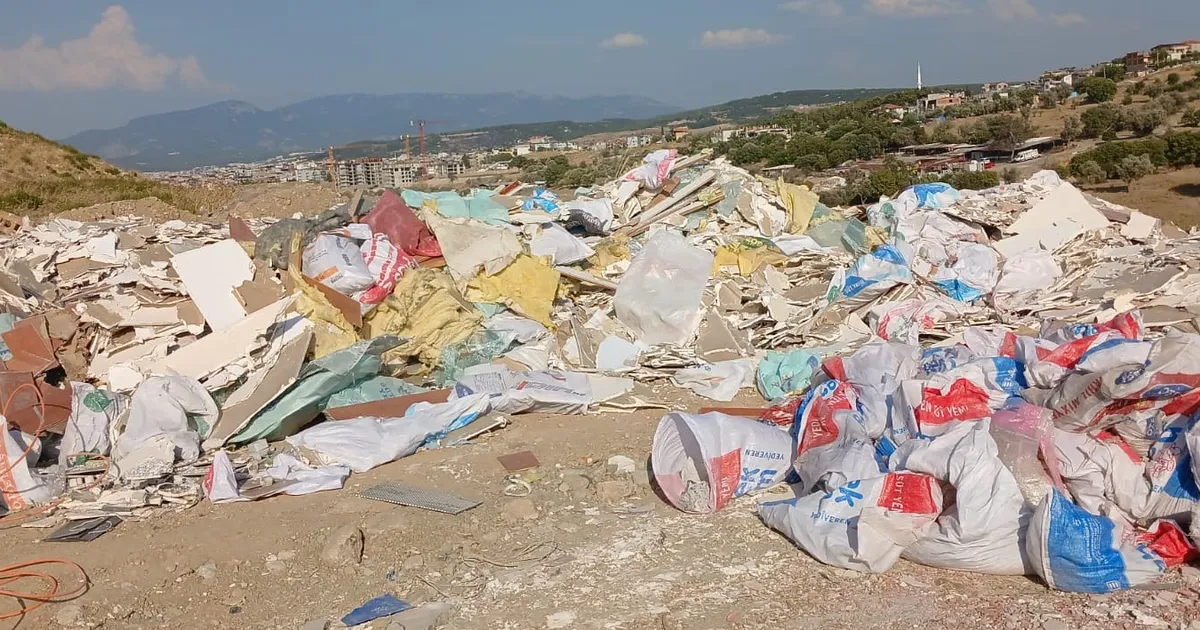 İzmir Karabağlar’da moloza geçit yok!