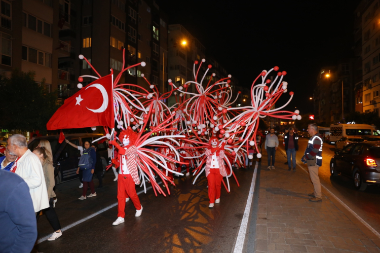 Karabağlar'da coşkulu kortej