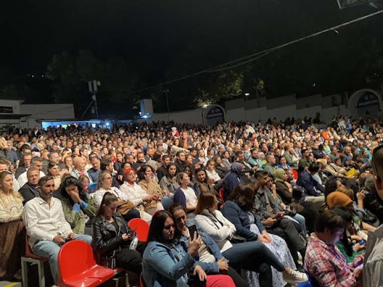 Melek Mosso, Bursa’da hem göze hem de kulağa hitap etti