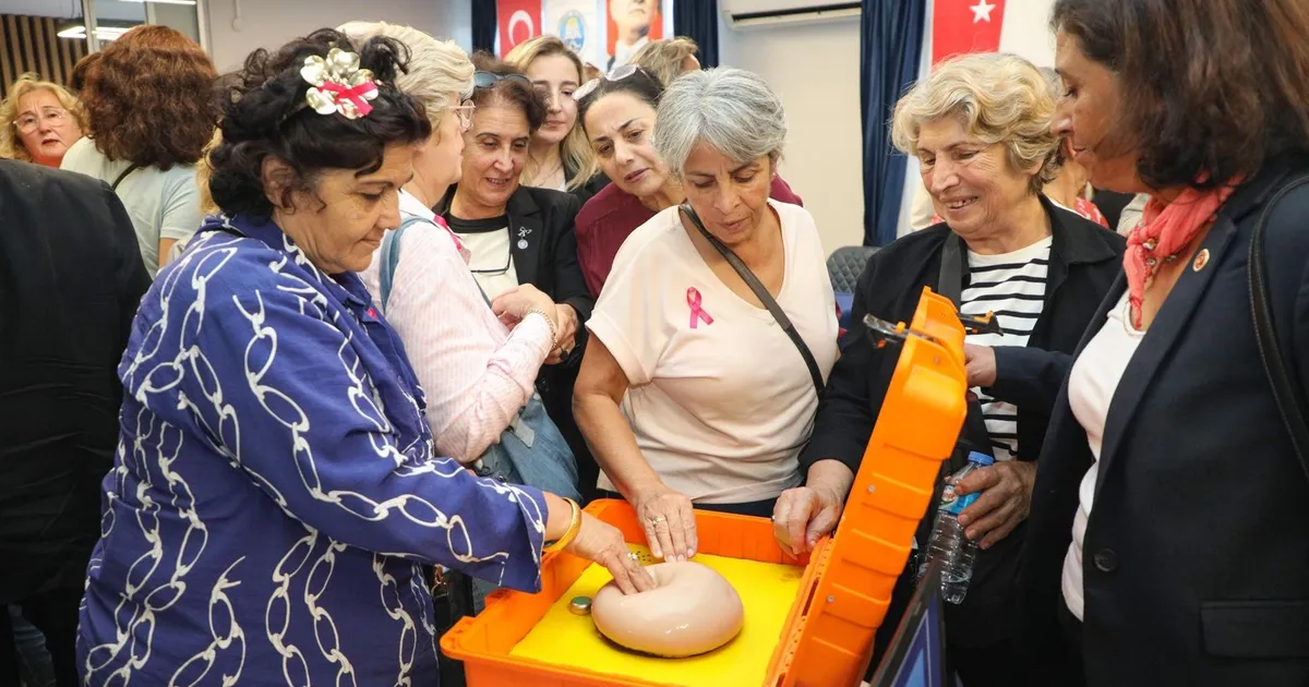 Mudanya'da 'Pembe Ekim' farkındalığı... Ücretsiz ve randevusuz taramalar başlayacak