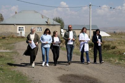 Muş'ta kız çocukları okusun diye sahadalar... Devamsız 4 kız öğrenci daha eğitime kazandırıldı