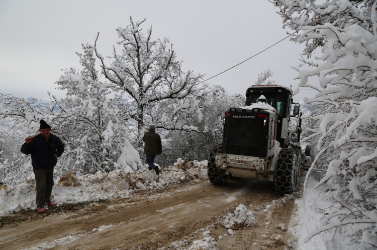 Artvin'de yollar bu kez kanser hastası için açıldı