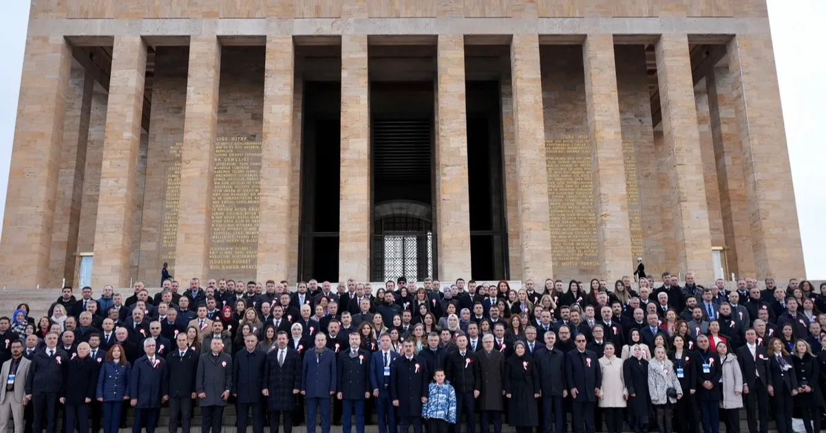 Bakan Tekin 81 ilin öğretmenleri ile Ata'nın huzurunda