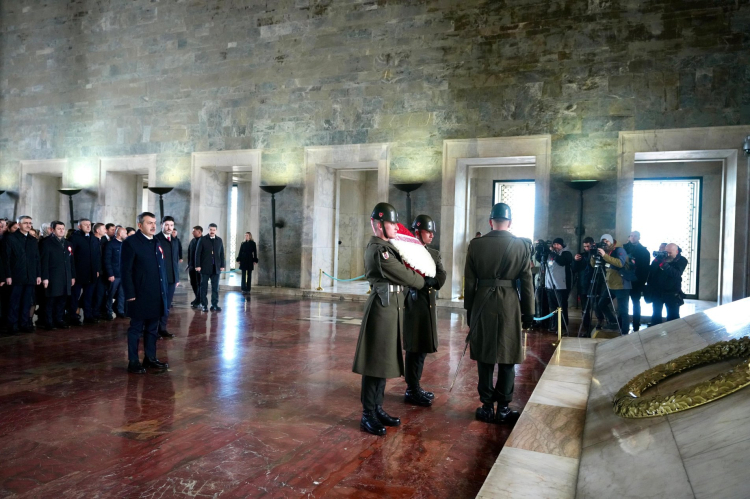 Bakan Tekin 81 ilin öğretmenleri ile Ata'nın huzurunda