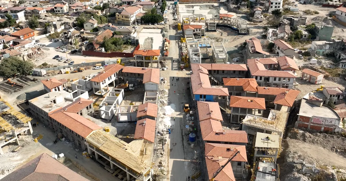 Hatay'ın kalbi ayağa kaldırılıyor! Tarihi Uzun Çarşı'da depremin izleri siliniyor