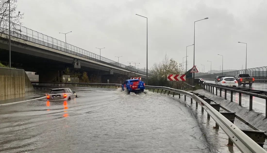 İstanbul Büyükşehir Belediyesi ekipleri,