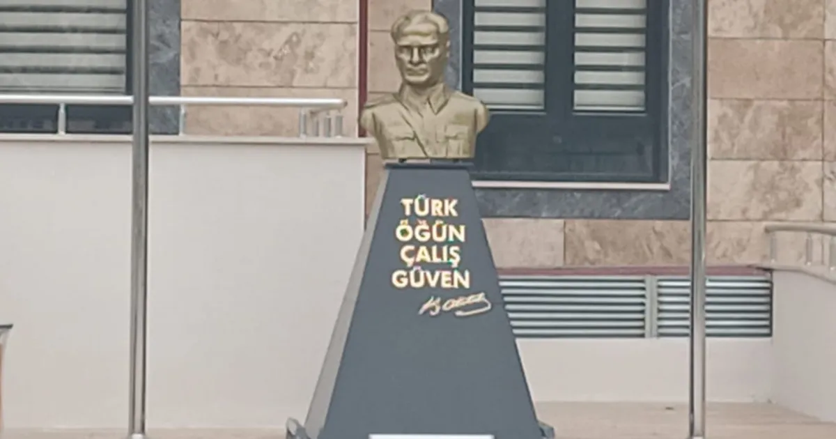 İşte şimdi yakıştı! Keşan'daki o büst yenilendi!