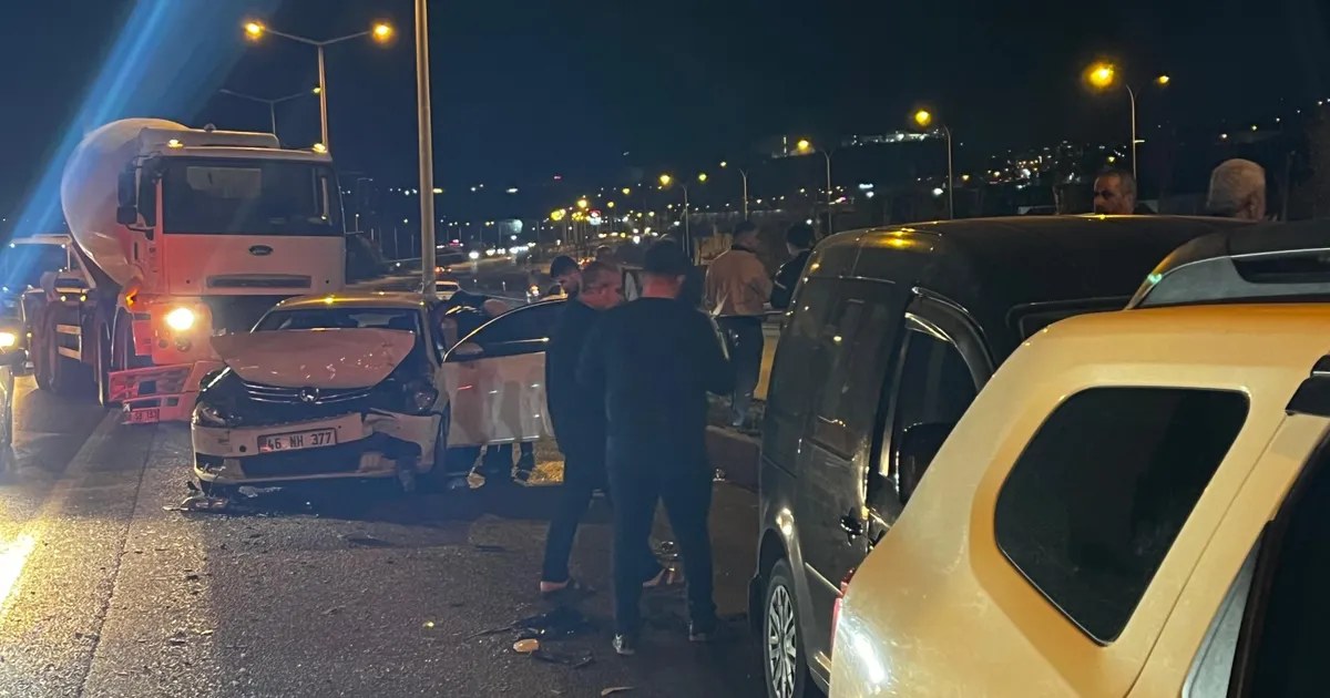 Kahramanmaraş'ta zincirleme trafik kazası! 4 araç hasar gördü