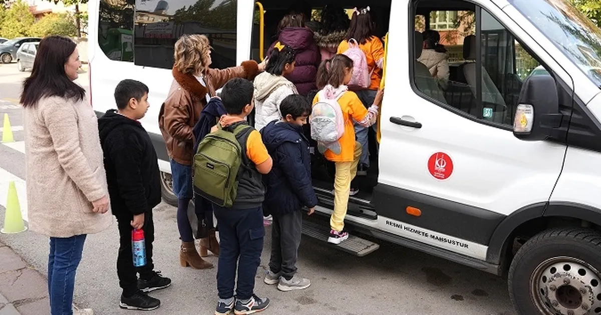 Keçiören'de yerel belediyeden öğrencilere servis desteği