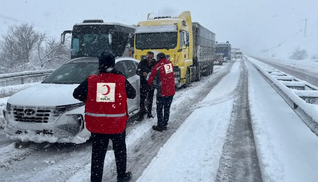 Türk Kızılay ekipleri, hafta